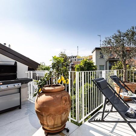 *Villa Olivo*With Private Terrace & Jacuzzi + 3Bedrooms Milan Bagian luar foto