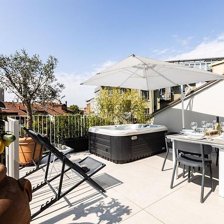 *Villa Olivo*With Private Terrace & Jacuzzi + 3Bedrooms Milan Bagian luar foto