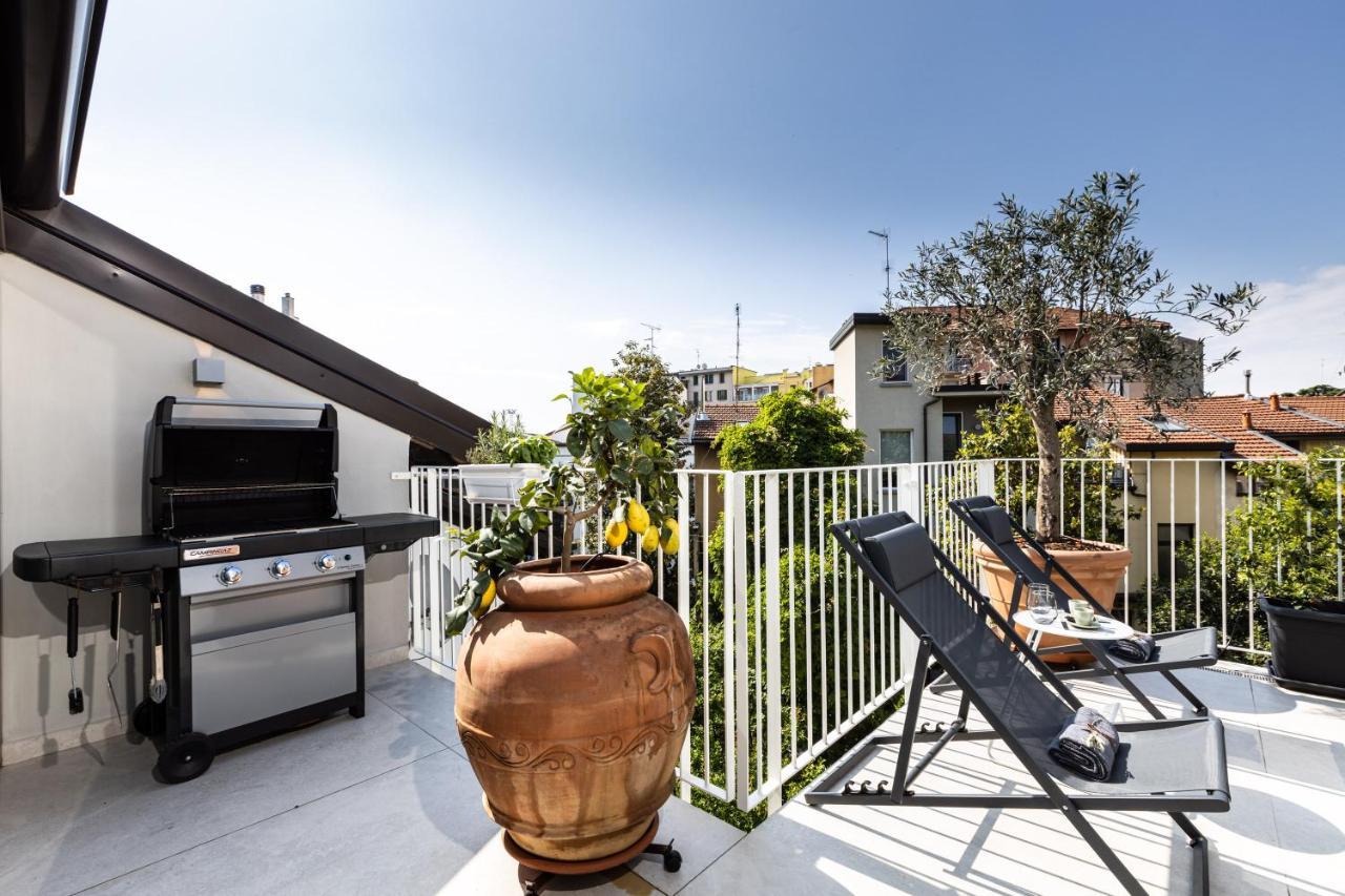 *Villa Olivo*With Private Terrace & Jacuzzi + 3Bedrooms Milan Bagian luar foto