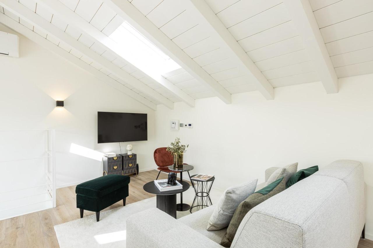 *Villa Olivo*With Private Terrace & Jacuzzi + 3Bedrooms Milan Bagian luar foto