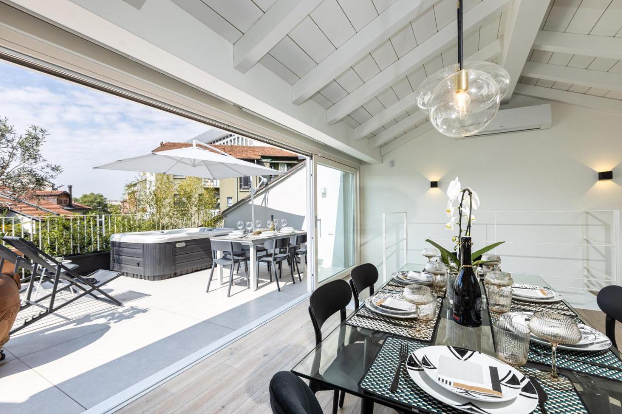 *Villa Olivo*With Private Terrace & Jacuzzi + 3Bedrooms Milan Bagian luar foto