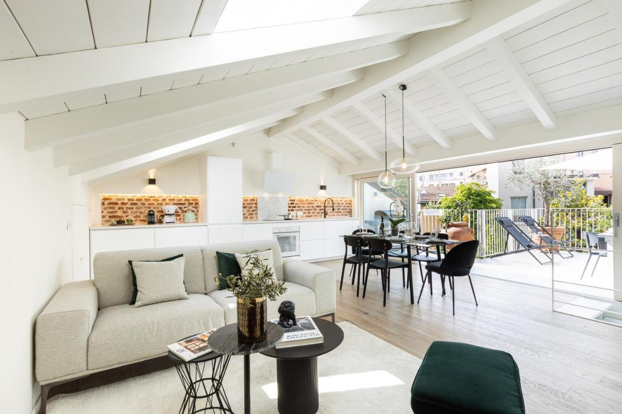 *Villa Olivo*With Private Terrace & Jacuzzi + 3Bedrooms Milan Bagian luar foto