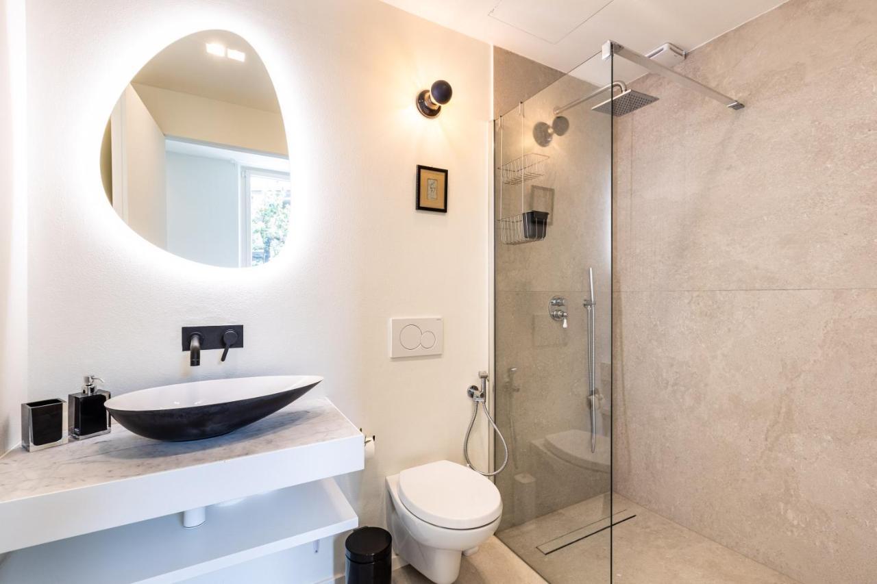 *Villa Olivo*With Private Terrace & Jacuzzi + 3Bedrooms Milan Bagian luar foto