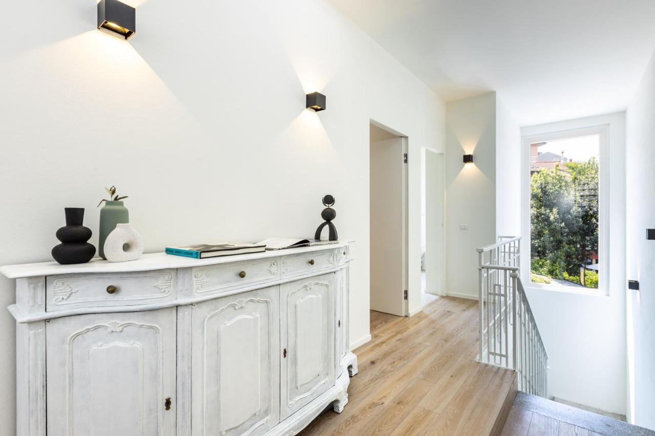 *Villa Olivo*With Private Terrace & Jacuzzi + 3Bedrooms Milan Bagian luar foto