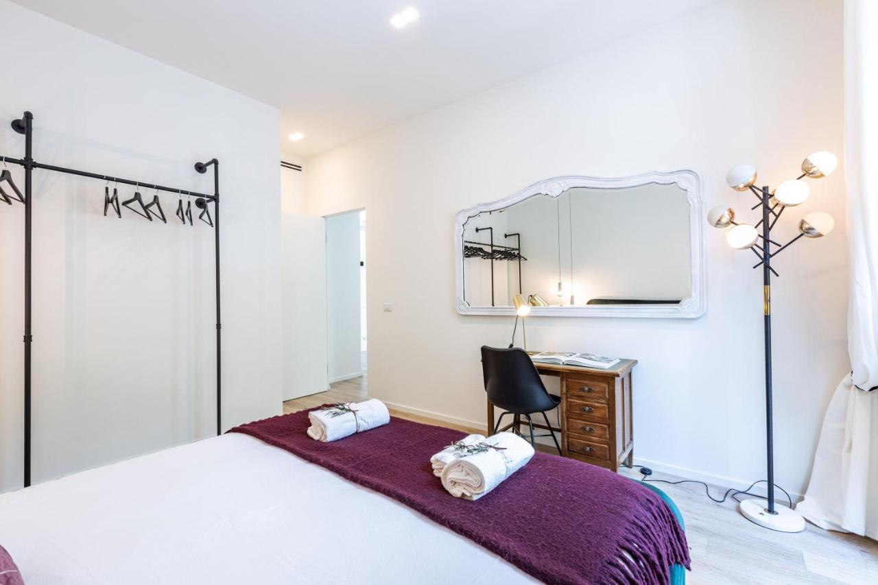 *Villa Olivo*With Private Terrace & Jacuzzi + 3Bedrooms Milan Bagian luar foto