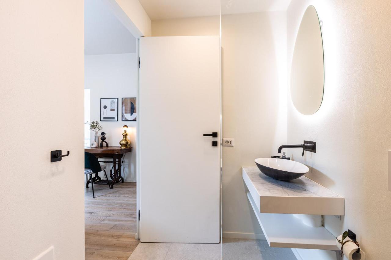 *Villa Olivo*With Private Terrace & Jacuzzi + 3Bedrooms Milan Bagian luar foto